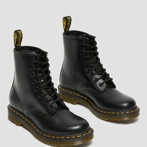 New-Dr. Martens Black Leather Boots Size (6) not box..